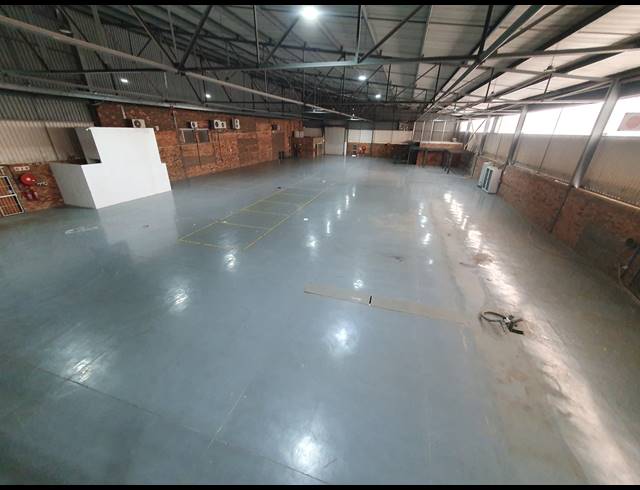 2,805M² WAREHOUSE FOR SALE IN ORMONDE